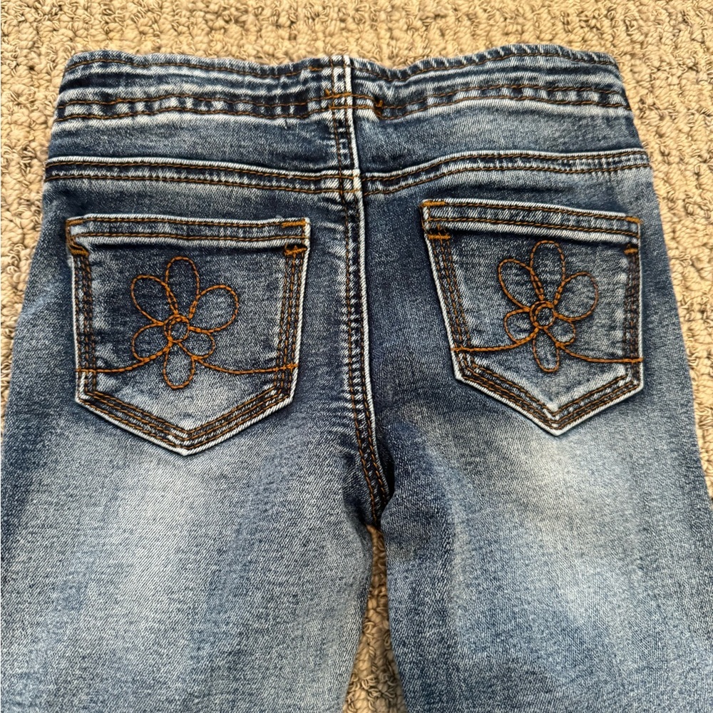 Youth pull on jeans. Cute contrast stitching on back pockets.